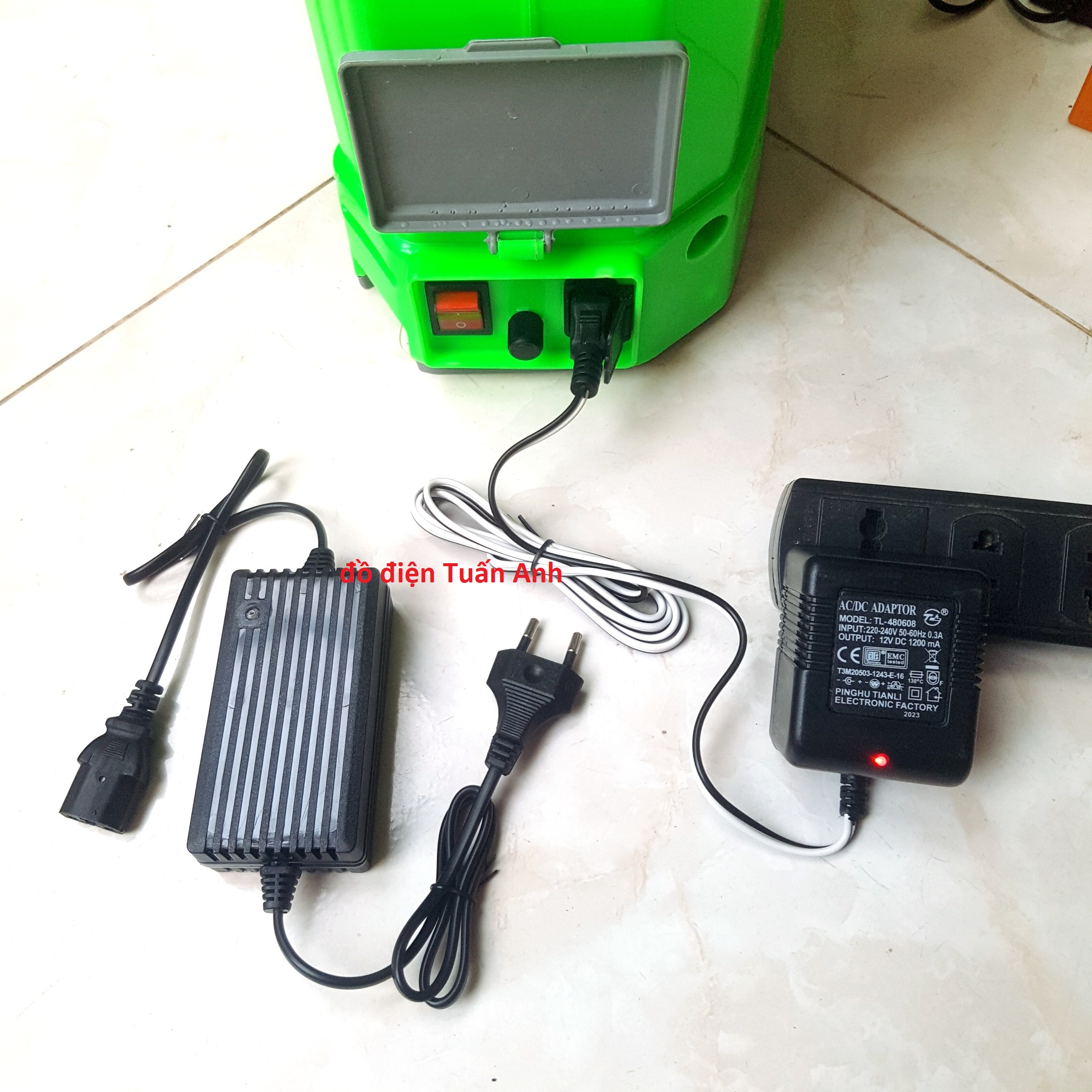 Cục sạc bình phun thuoc sâu 12V bình bơm điện, sạc ắc quy bình xịt điện 12v, sạc điện ắc quy 12v