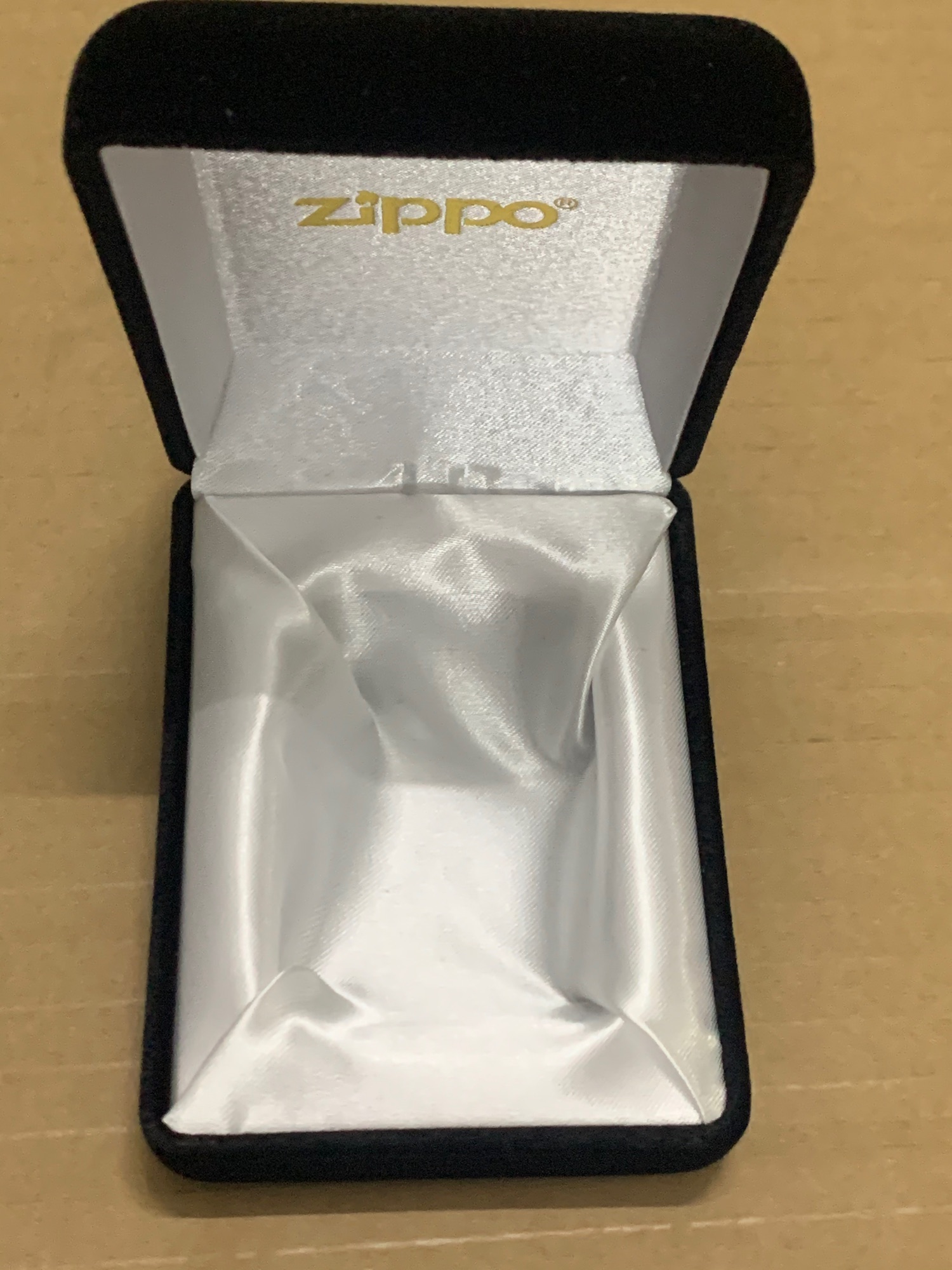 Hộp nhung zippo bảo quản, trưng bày zipp