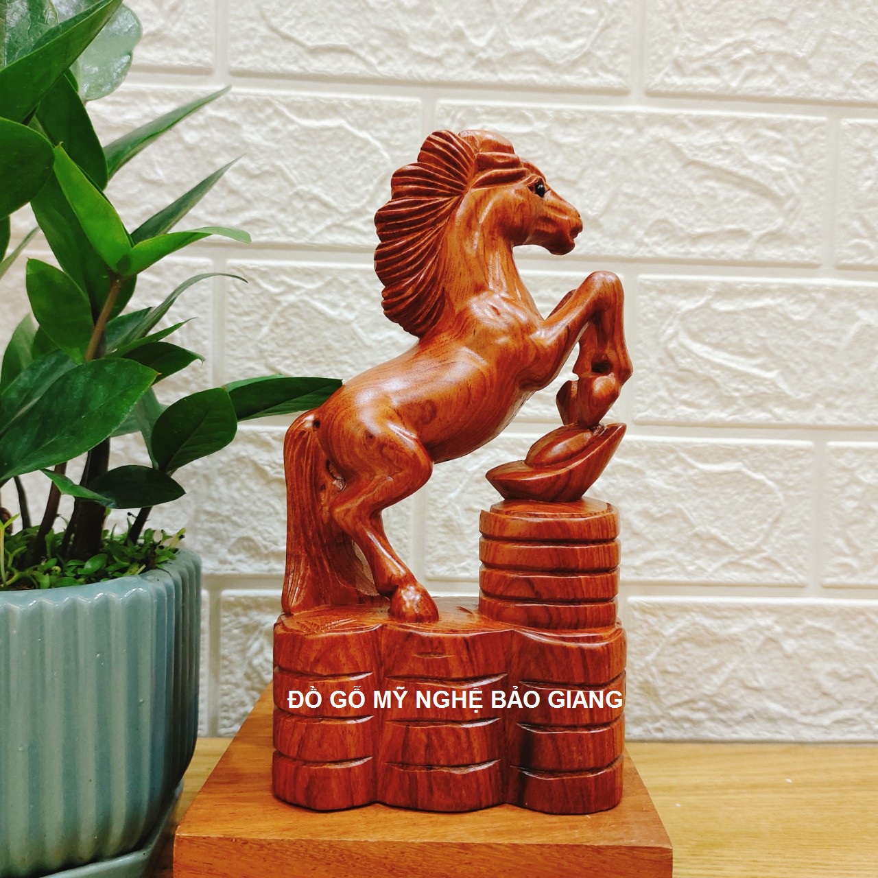 Tượng con ngựa gỗ hương 20cm