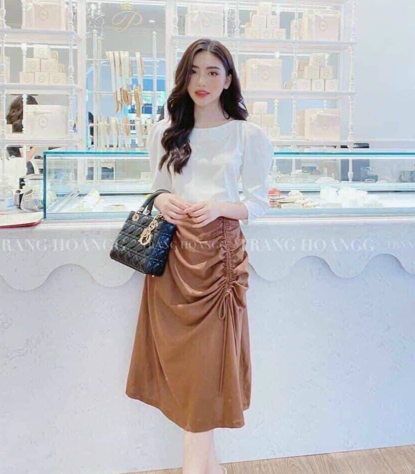 Áo kiểu tay phồng kèm chân váy xòe dây rút dễ thương
