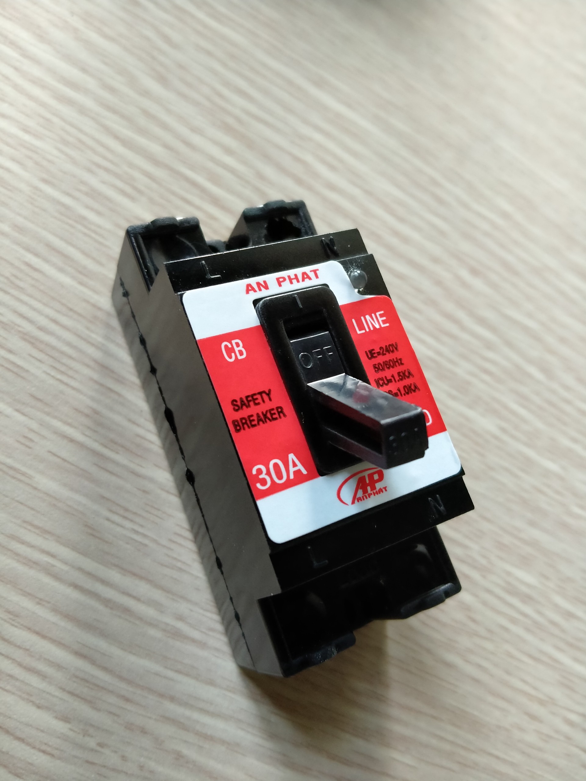 Atomat Đen 10A 15A 20A 30A 40A CB Cóc MCCB
