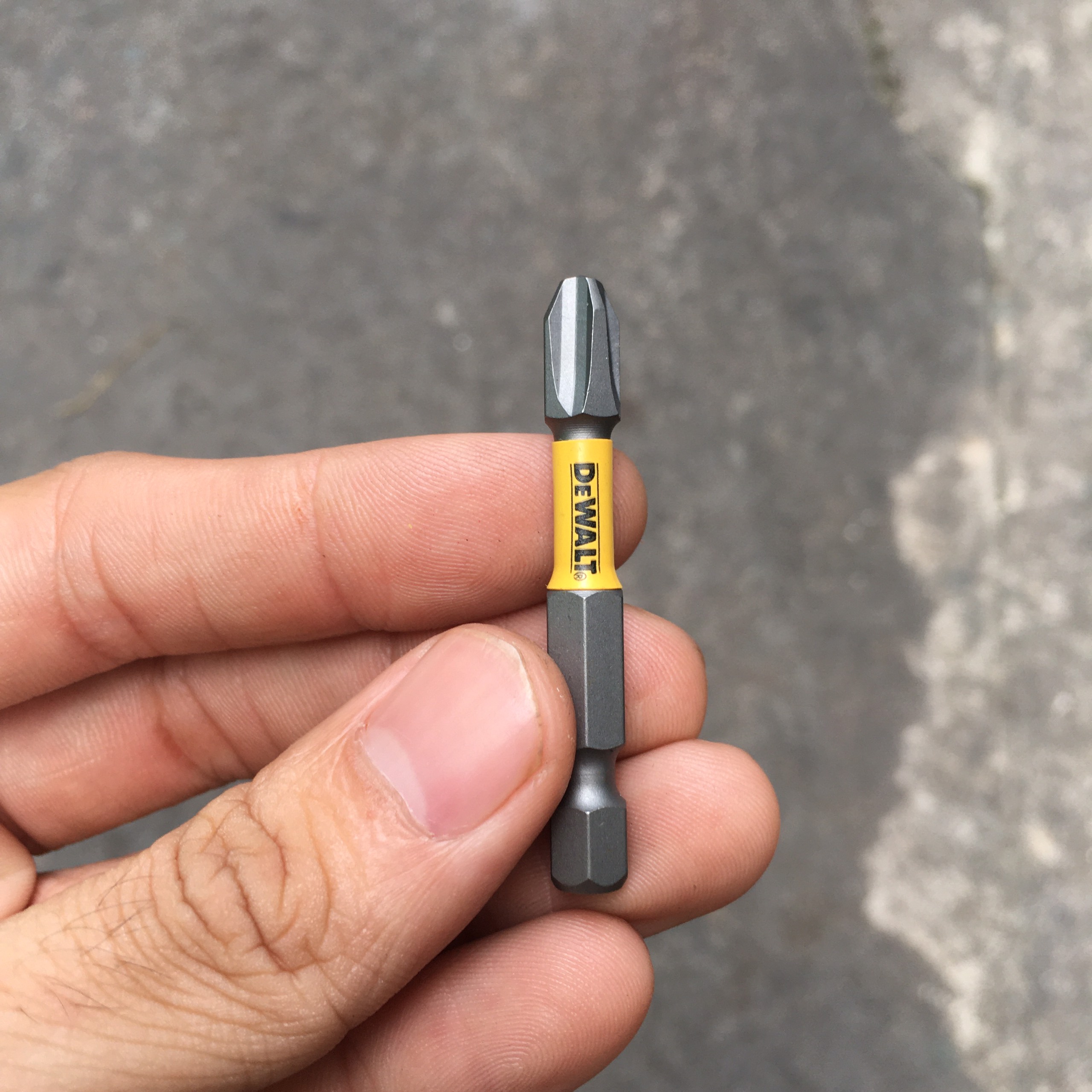 Mũi vít dewat ph3 dài 50mm màu xám