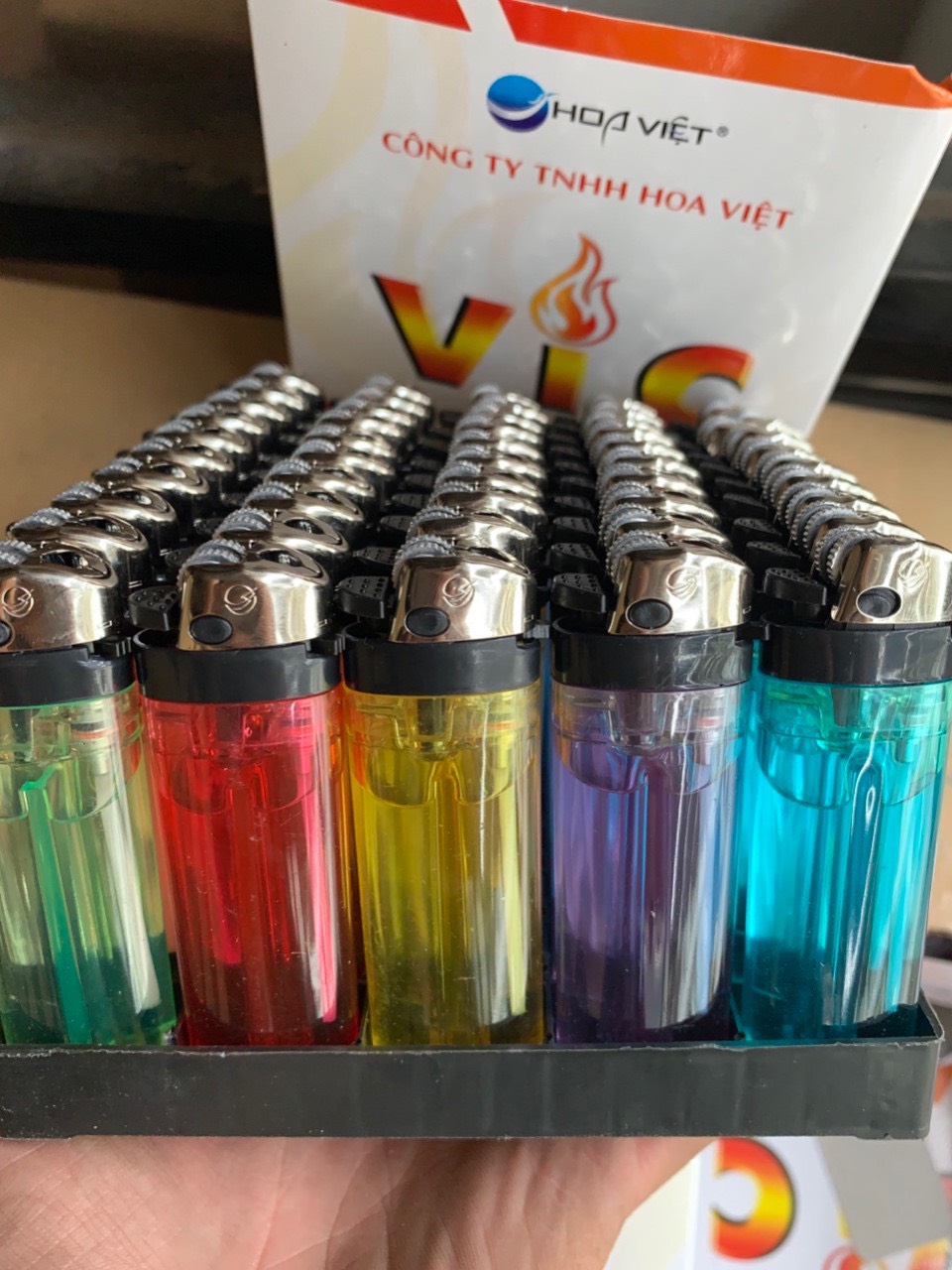 Hộp Quẹt Đá Vic Hoa Việt - Loại Màu Trong - Hàng Chính Hãng