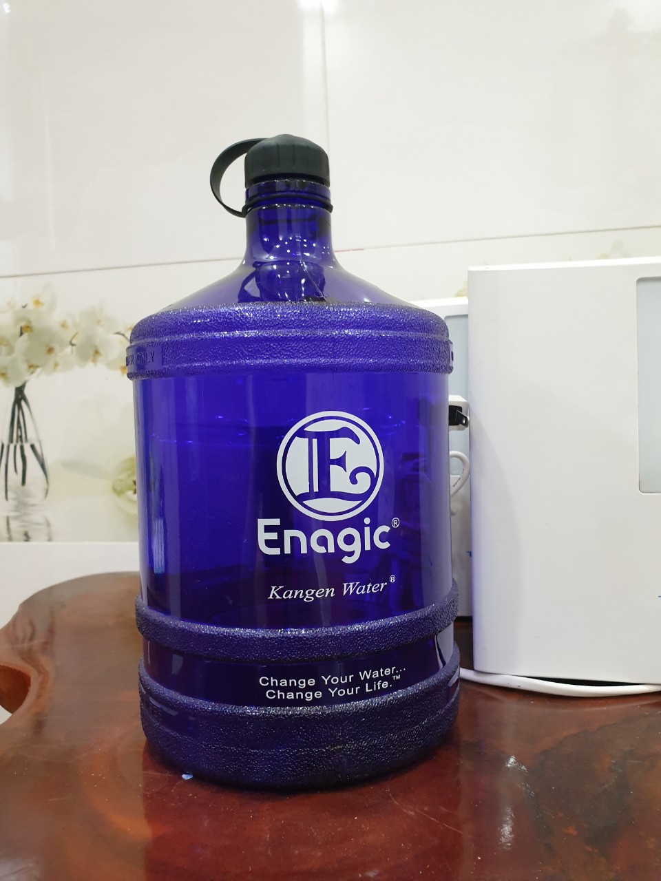 Bình 3.785 lít đựng nước ion kiềm enagic giữ hydrogen