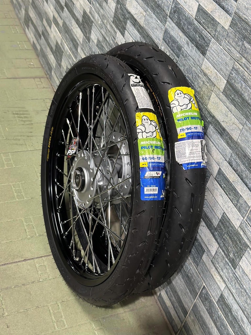 Cặp vỏ lốp xe Michelin Pilot Motogp cho xe số: Raider, Satria, Sonic, Wave, Dream, Future... 60/90-17; 70/90-17 và 80/90-17 - giá 1 cặp