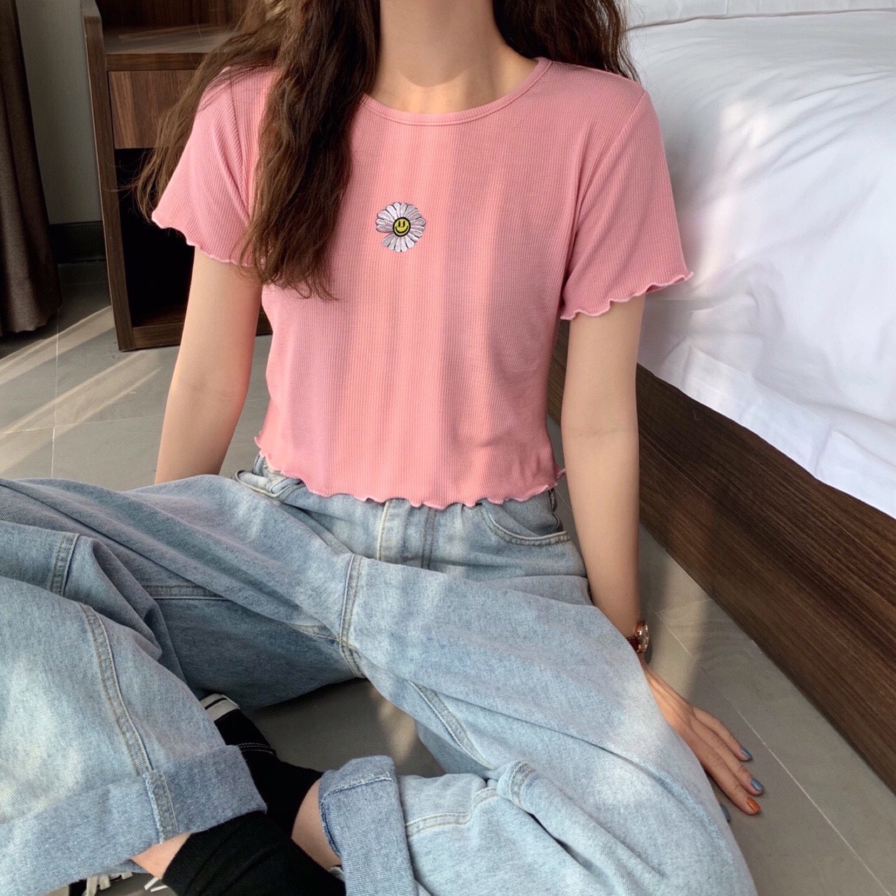 Áo Thun Croptop Thêu Hoa Cúc, Áo Croptop Thun Borip Co Giãn AK01