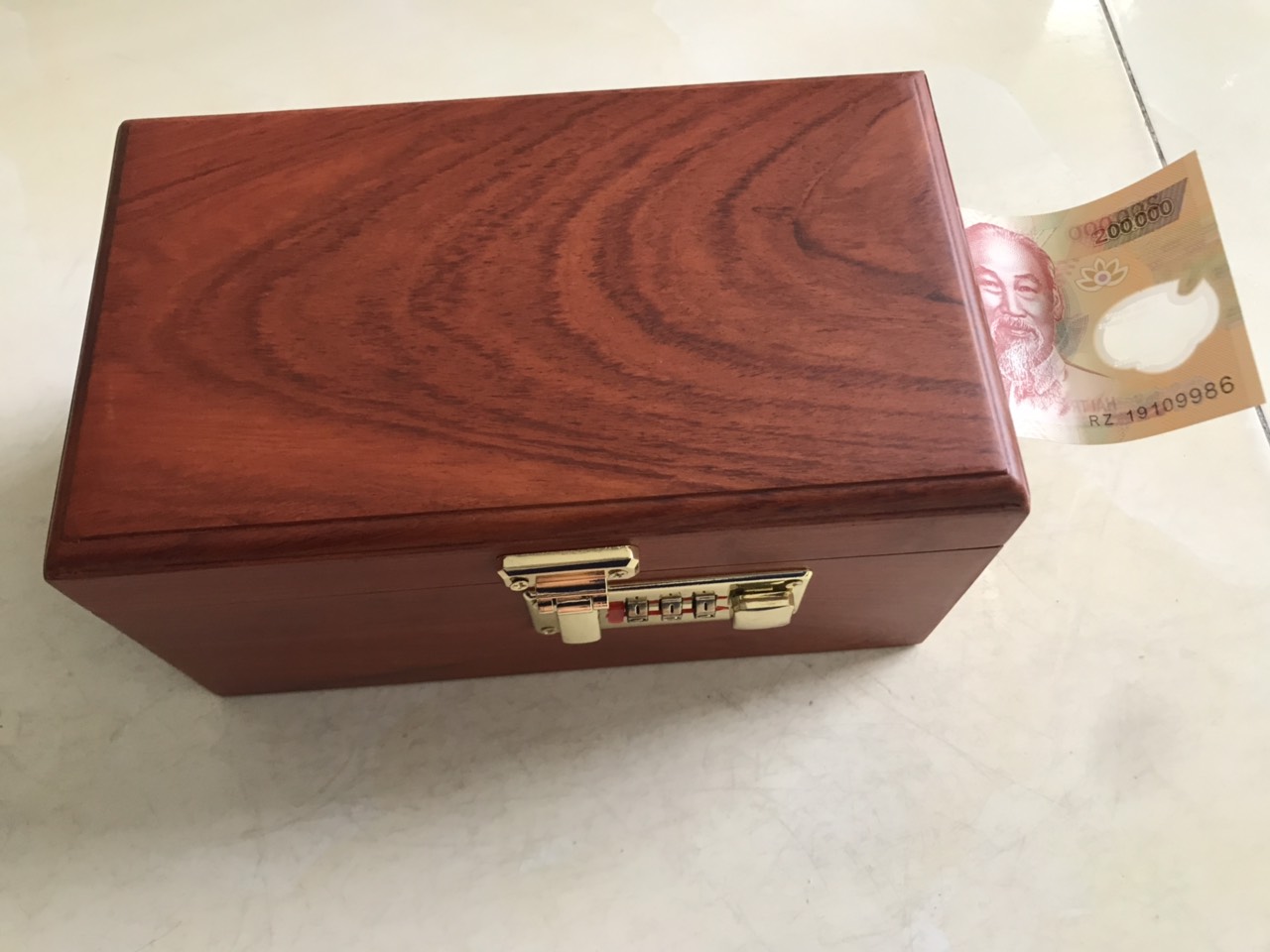 [HCM]Hộp đựng tiền tiết kiệm khóa số gỗ Hương - An toàn