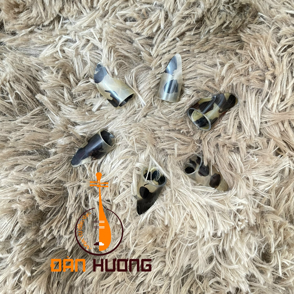 Móng nhựa đàn tranh