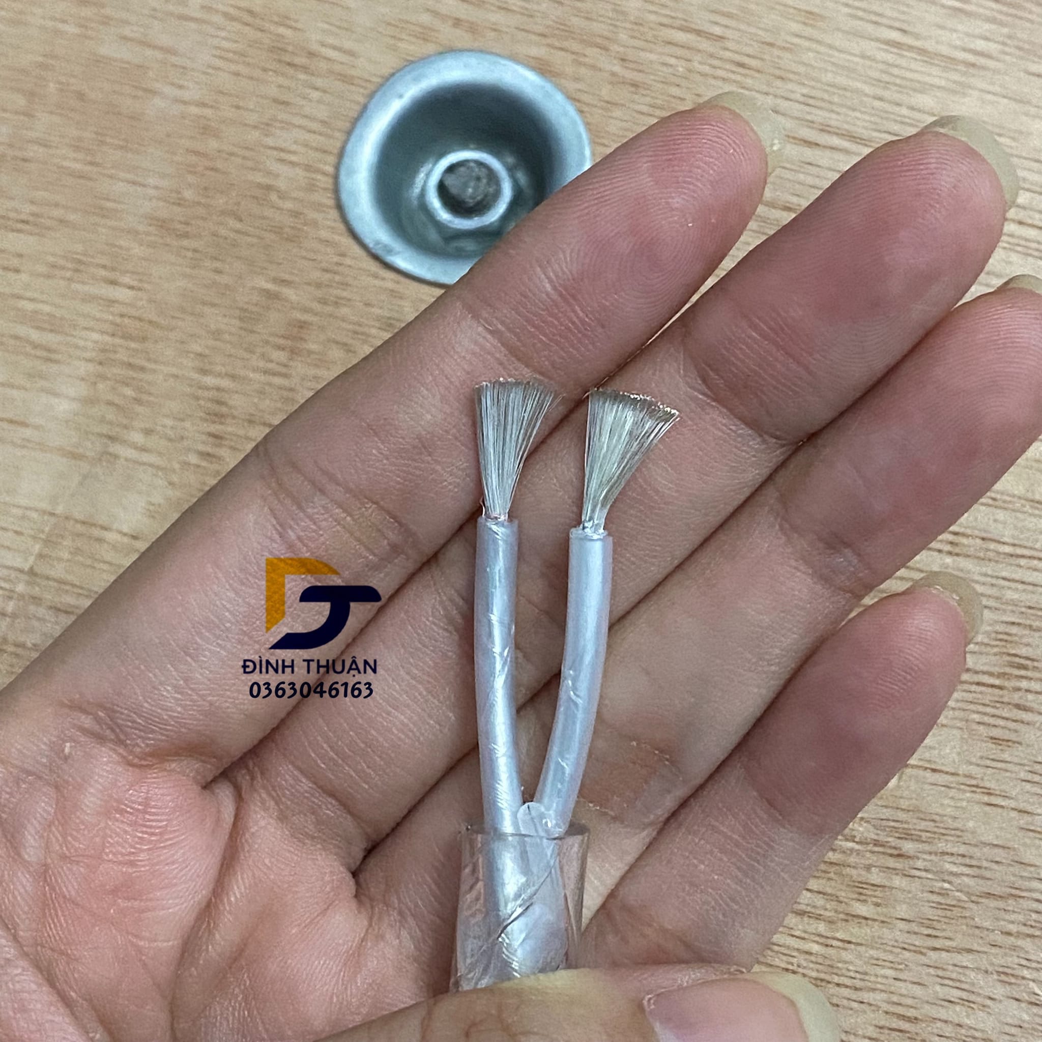 Dây loa bạc Liton USA Cải thiện dải trebl rất hay - dây khá mềm chống nhiễu tốt