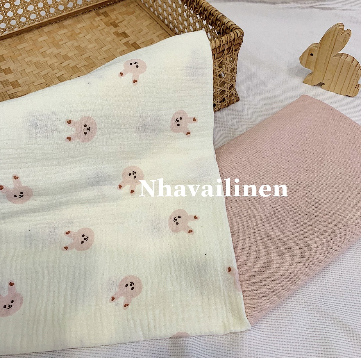 Vải họa tiết Muslin thỏ hồng - hồng da bột Nhà Vải Linen