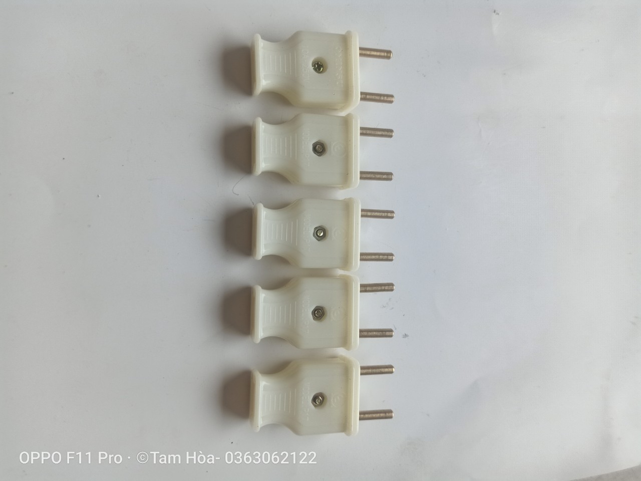 Bộ 5 phích cắm chân tròn chống vỡ 2000W OMINSU P17