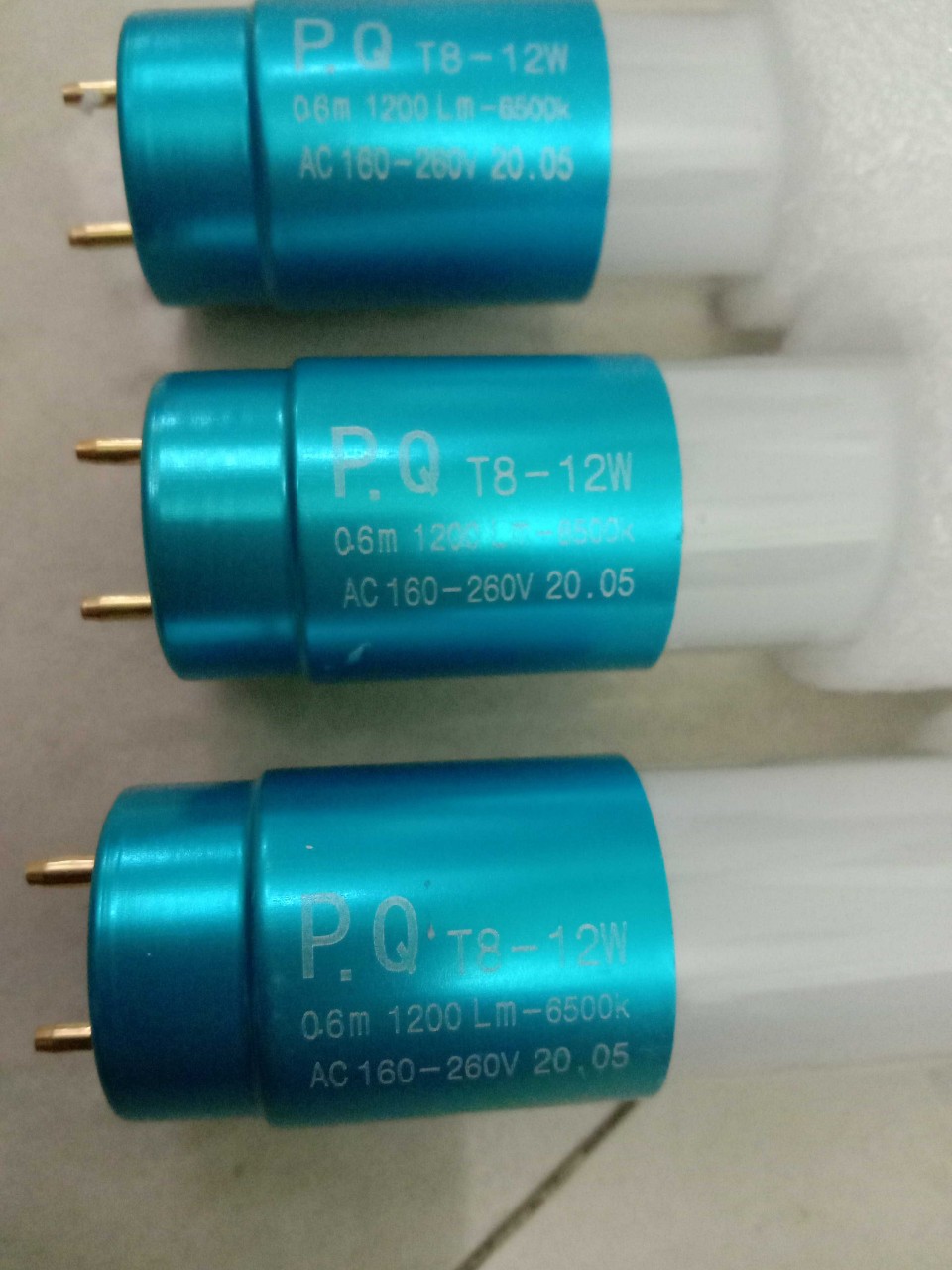 Bóng đèn LED tuýp thủy tinh T8 60cm dùng thắp sáng