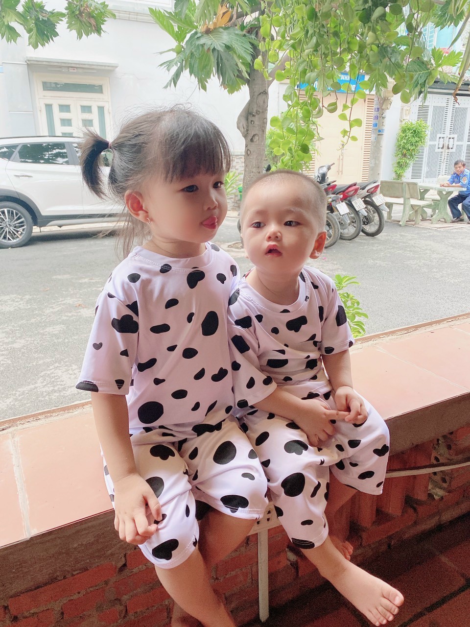[HCM]Set Bộ Trẻ Em & Người Lớn Mặc Ở Nhà Dạo Phối Mát Mẻ Thoải Mái in Phối Màu Loang Bò Sữa Siêu Xinh.Dt