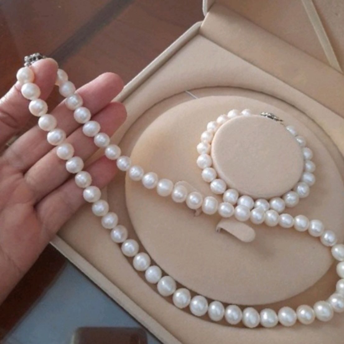Bộ vòng cổ, vòng tay trai thật nước ngọt tự nhiên 10li màu trắng full hộp gồm vòng cổ, vòng tay
