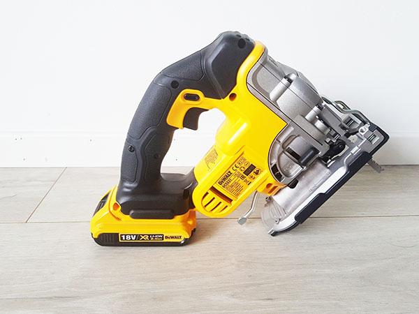 Máy cưa cầm tay 18v dewalt dcs331d2 dewalt dcs331d2