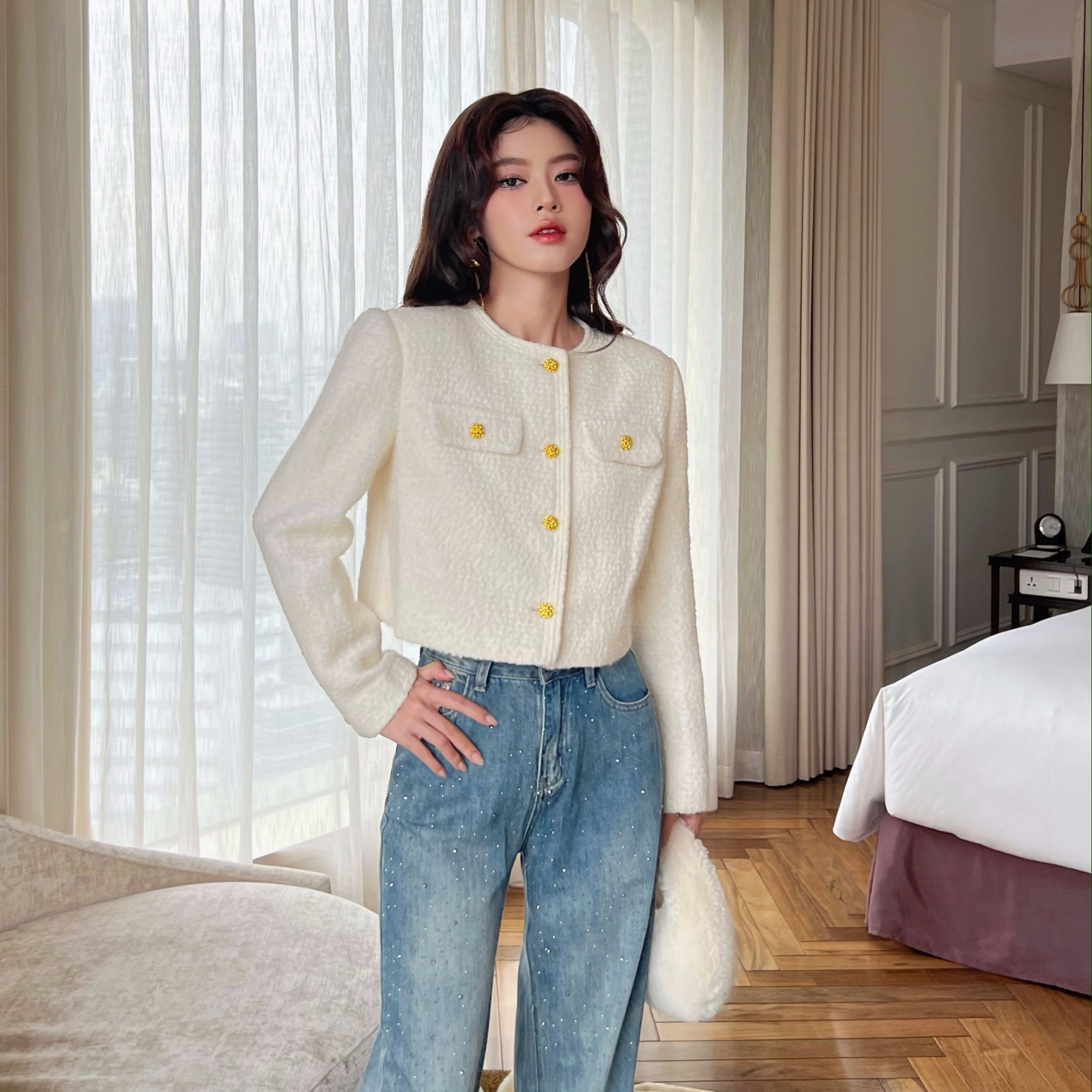 Bohi Coat - Áo Khoác Dạ Lông Cừu Veo's Thiết Kế Croptop Dáng Ngắn Dài Tay Nữ Mùa Đông Đính Khuy Vàng Đồng Màu Kem & Xám