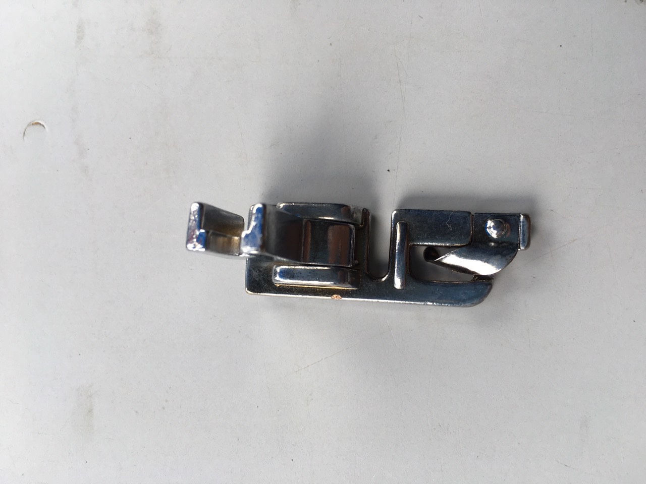 Chân vịt cuốn lai cuốn biên sử dụng cho máy may gia đình như máy may con bướm, singer, máy mini gia đình...