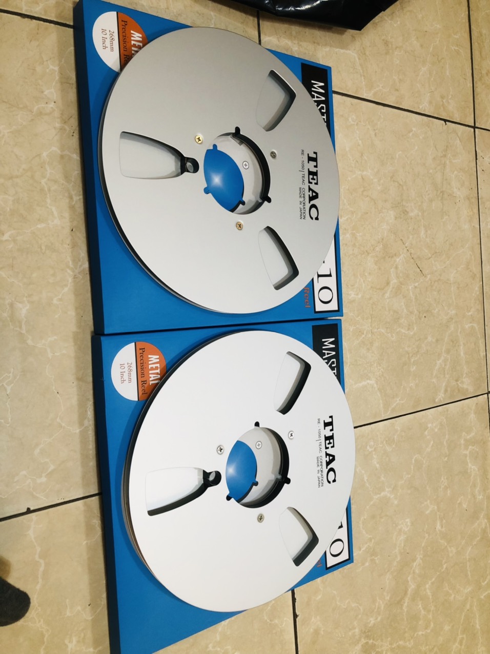 2 chiếc Xương nhôm băng 10 TEAC mầu trắng