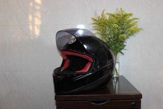 Mũ bảo hiểm  Mũ bảo hiểm Yamaha Fullface đen bóng