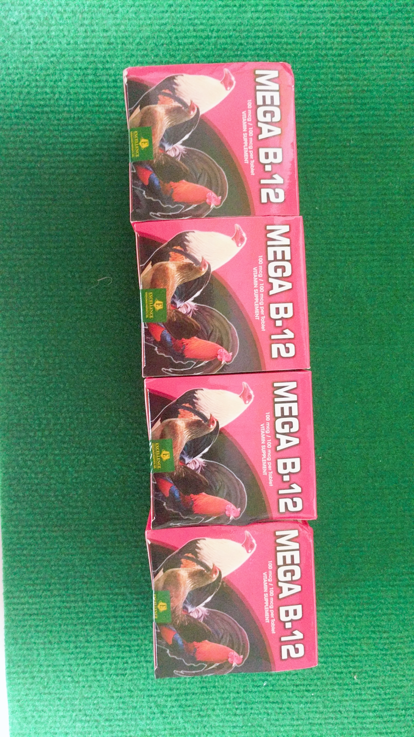 Mega b12 thuốc nuôi cho gà đá , tăng thể lực cho gà 1 hộp 10 vỉ 100 viên