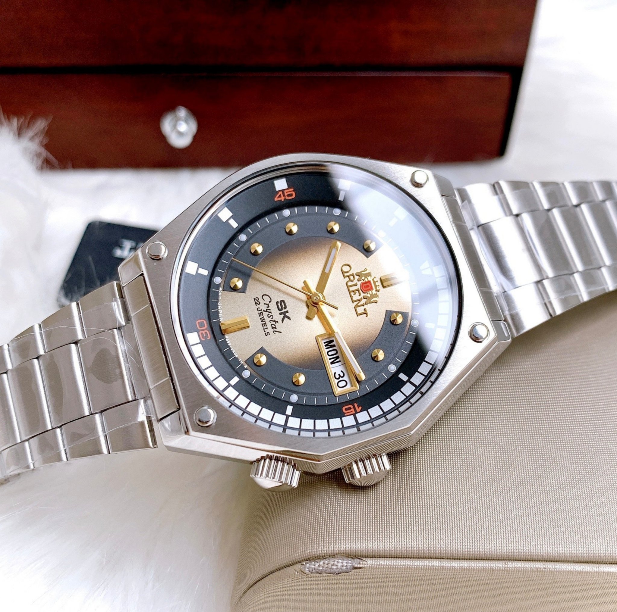 đồng hồ nam chính hãng orient sk mặt vàng ra-aa0b01g19b bản mới size 42,lịch ngày-máy cơ tự động automatic-dây kim loại thép cao cấp 1