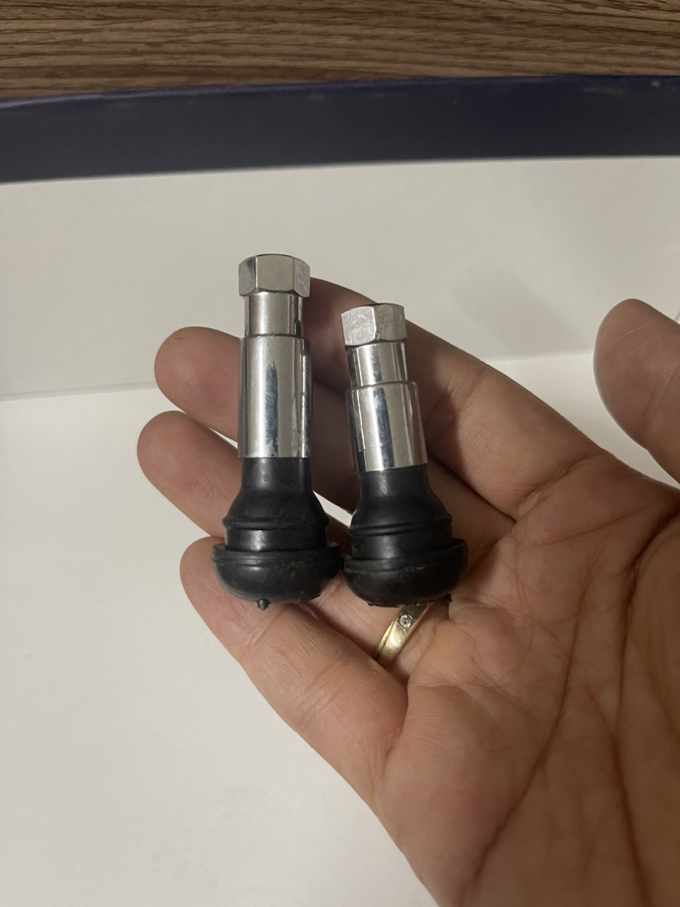 20 van inox ô tô, van xe ô tô, van inox ô tô không xăm giá lẻ chỉ 5k/cái