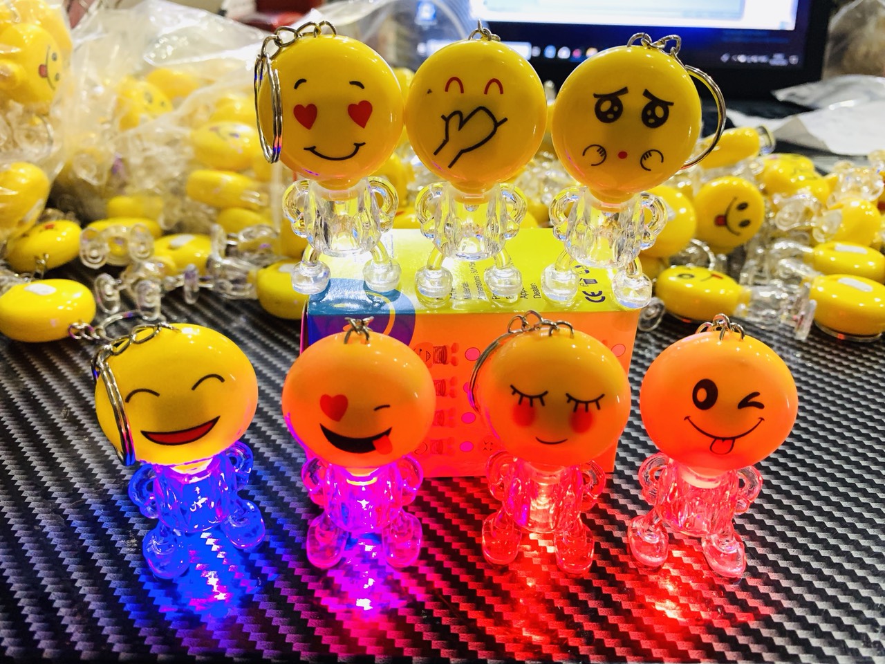 Móc khóa cảm xúc có đèn Led cực đẹp nhiều hình cute Móc khóa đa năng mẫu mới bán chạy