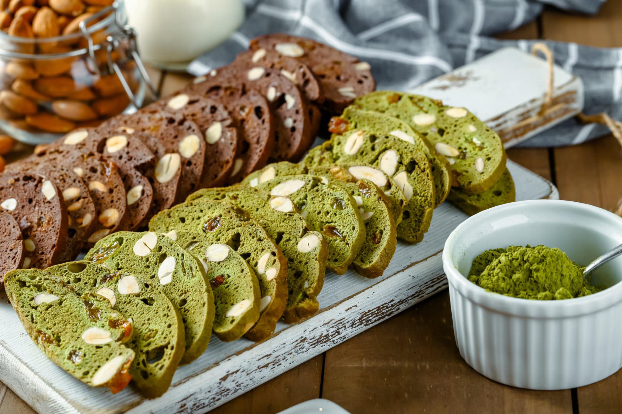 Bánh ăn kiêng Biscotti Mix 3 vị, bánh ăn kiêng nguyên cám 250gram