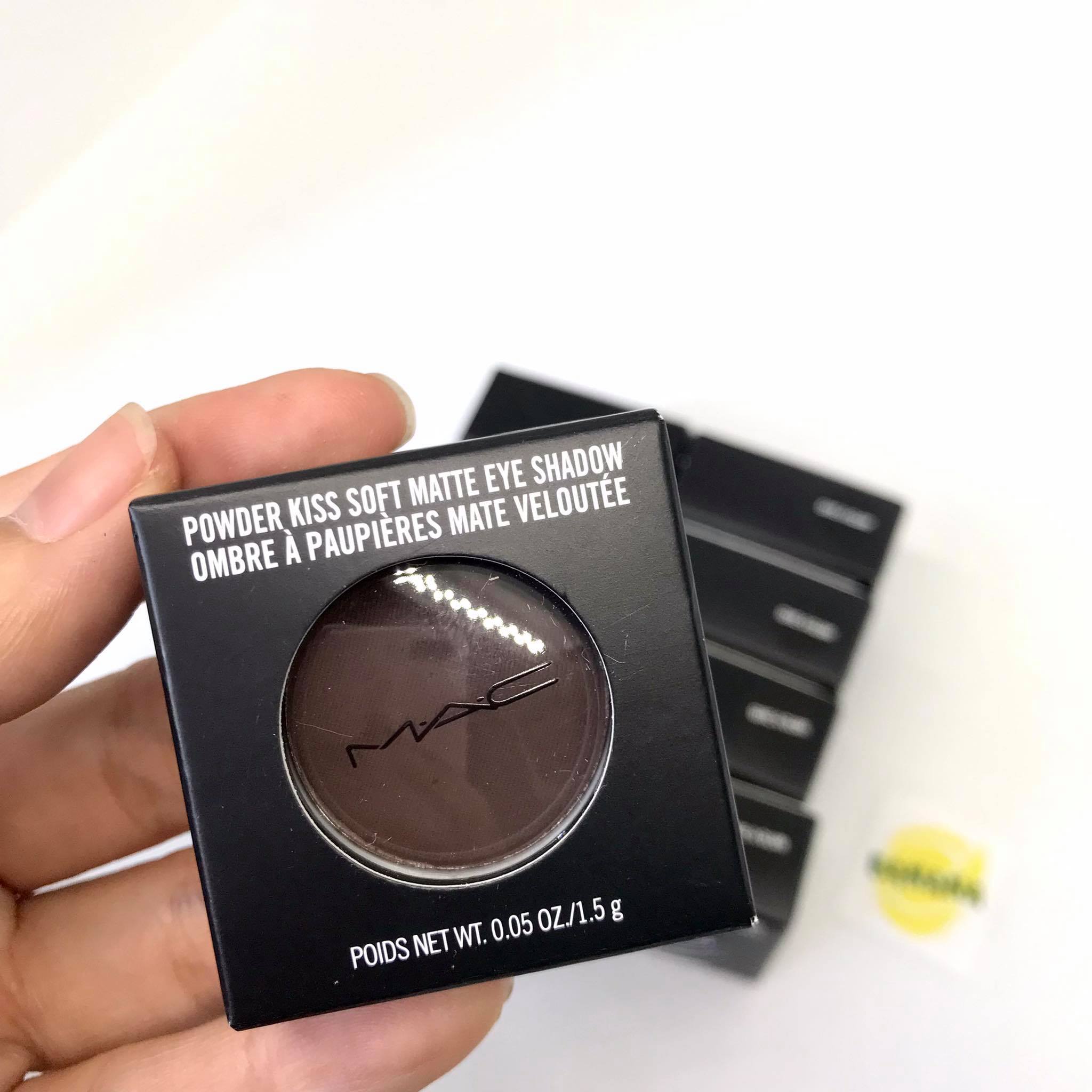 Phấn mắt mac give a glam