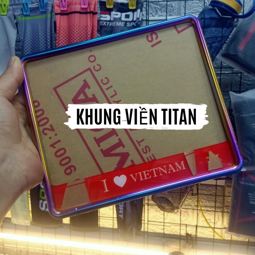 Biển số xe máy trang trí cờ mica in uv, khung inox đã khoan lỗ tự lắp đặt tại nhà logo YAMAHA+HONDA+TÔI YÊU VN
