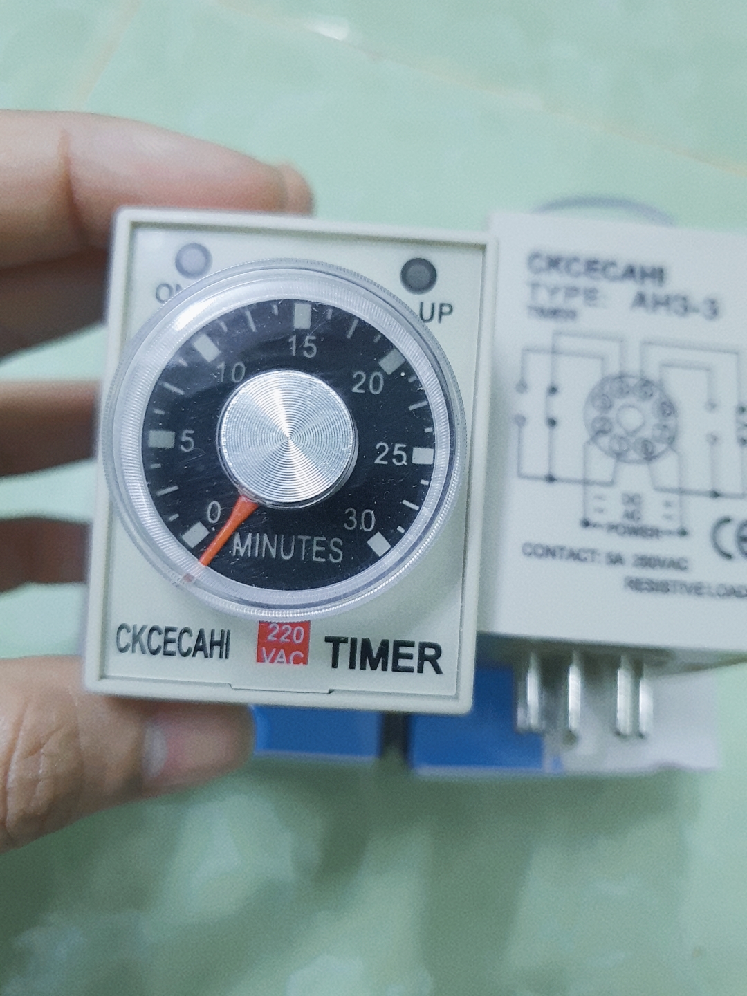 Timer cơ ah3-3 rơ le thời gian 8 chân tròn điện áp 220vac kèm chân đế pf0830a