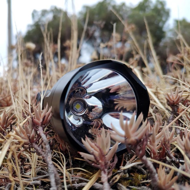 Đèn pin SOFIRN C8G độ sáng 2000lm chiếu xa 565m bóng CREE SST40 pin 21700 (kèm theo) Đèn Đèn pin