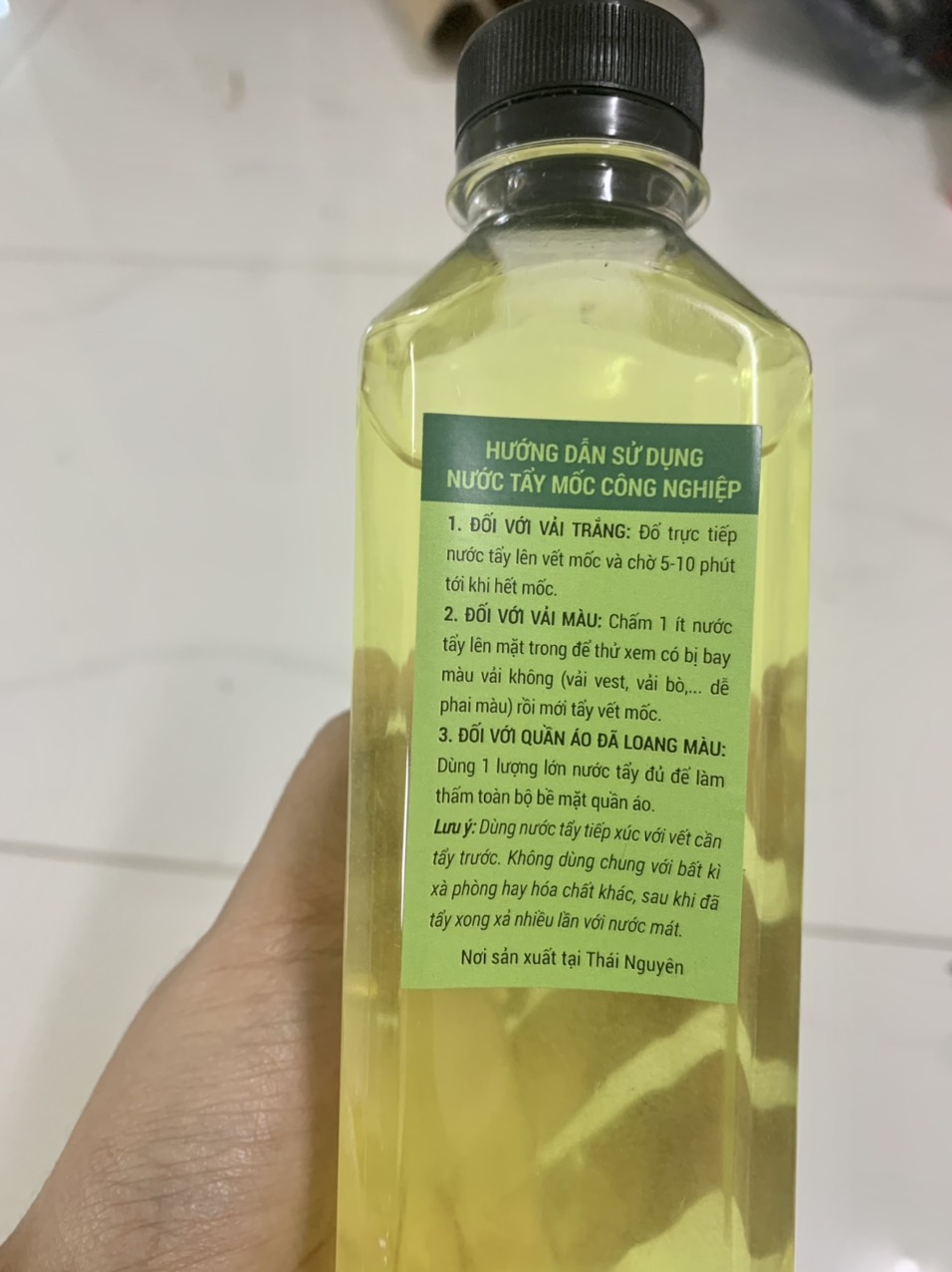 NƯỚC TẨY QUẦN ÁO, TẨY MỐC, Ố CHO CẢ QUẦN ÁO TRẮNG VÀ MÀU
