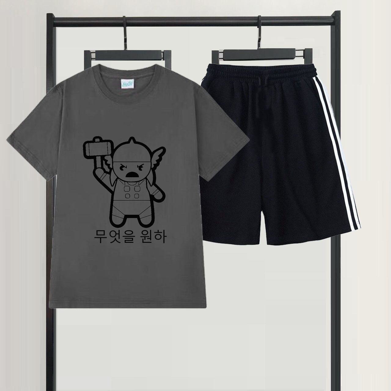 Sét Bộ Đồ Đùi Nữ Xinh Cute Mặc Ở Nhà, Áo Cotton Organic Ngắn Tay In Thú BatMn Chữ Hàn Kèm Quần Đùi Ba SỌC Phong Cách