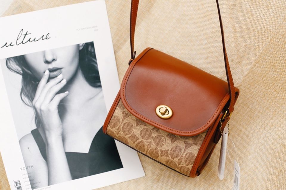 Túi coach turnlock mẫu mới 2020 của coach.