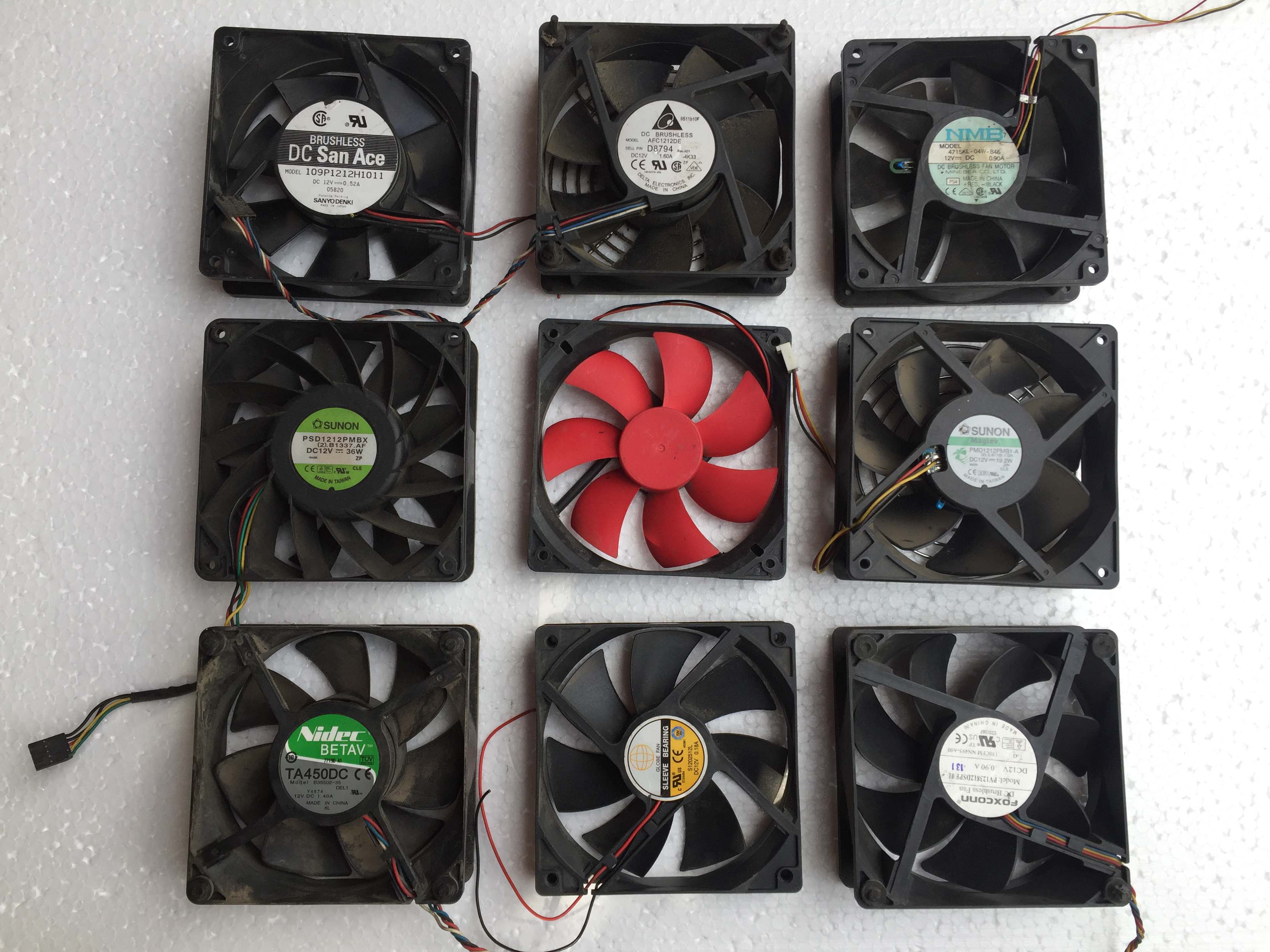 Quạt Fan 12V kích thước Fan 12 (12x12Cm) dòng điện dưới 0.2A Giá 20,000 Đồng*Miễn phí vận chuyển