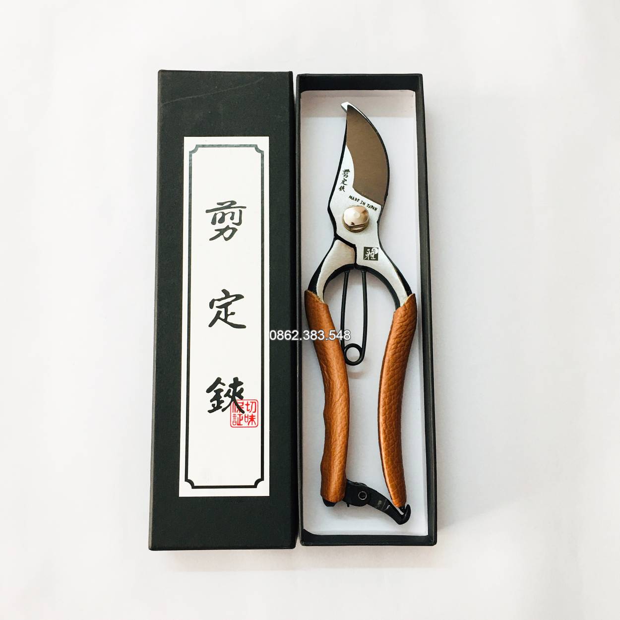 Kéo Nhật nội địa THÉP ĐEN NGUYÊN KHỐI siêu sắc, cán ốp da thật, hộp đựng siêu xịn,tặng kèm lò xo, chuyên cắt cành tỉa cành cây cảnh bonsai