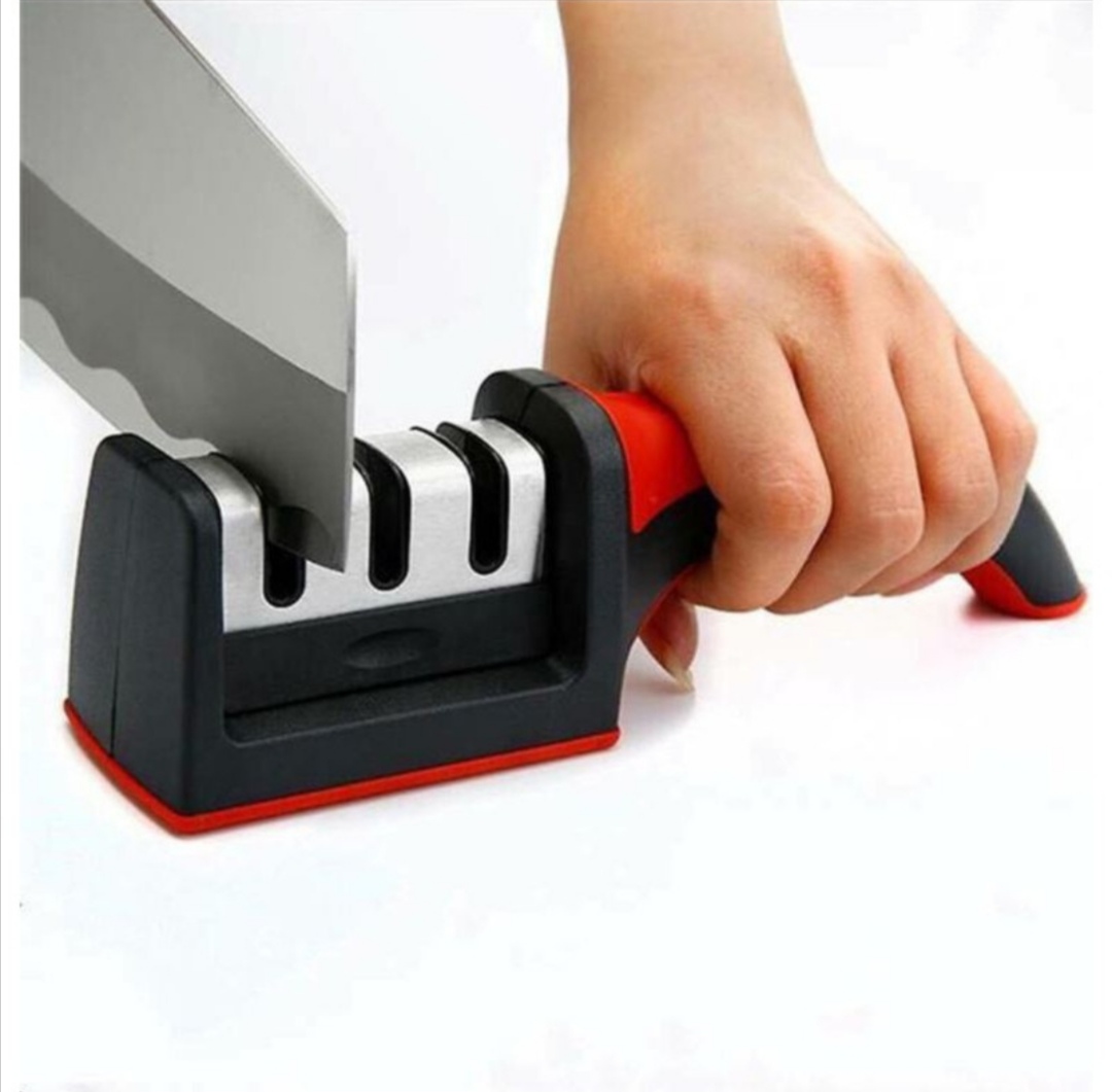 Dụng cụ mài dao INOX đa năng 3 cấp độ. Kích thước: 22x7x6cm. Có tay cầm chắc chắn, tiện lợi