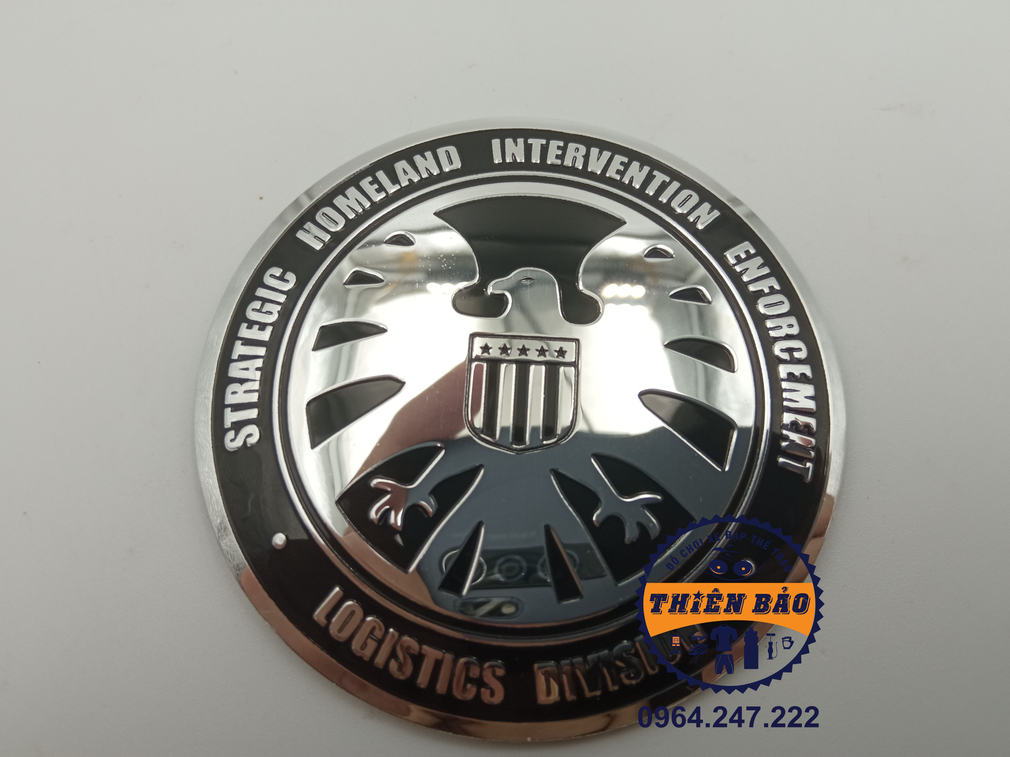 Tem nhôm dán xe, Decal nhôm marvel, Logo dán xe Shield Sticker đại bàng Mỹ tròn thân trắng nền đen #145
