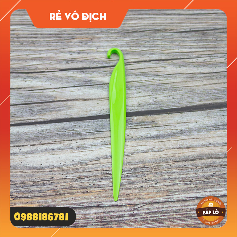 Dụng cụ lấy bánh róc thành bánh giúp bánh lấy bánh ra khỏi khuôn dễ dàng