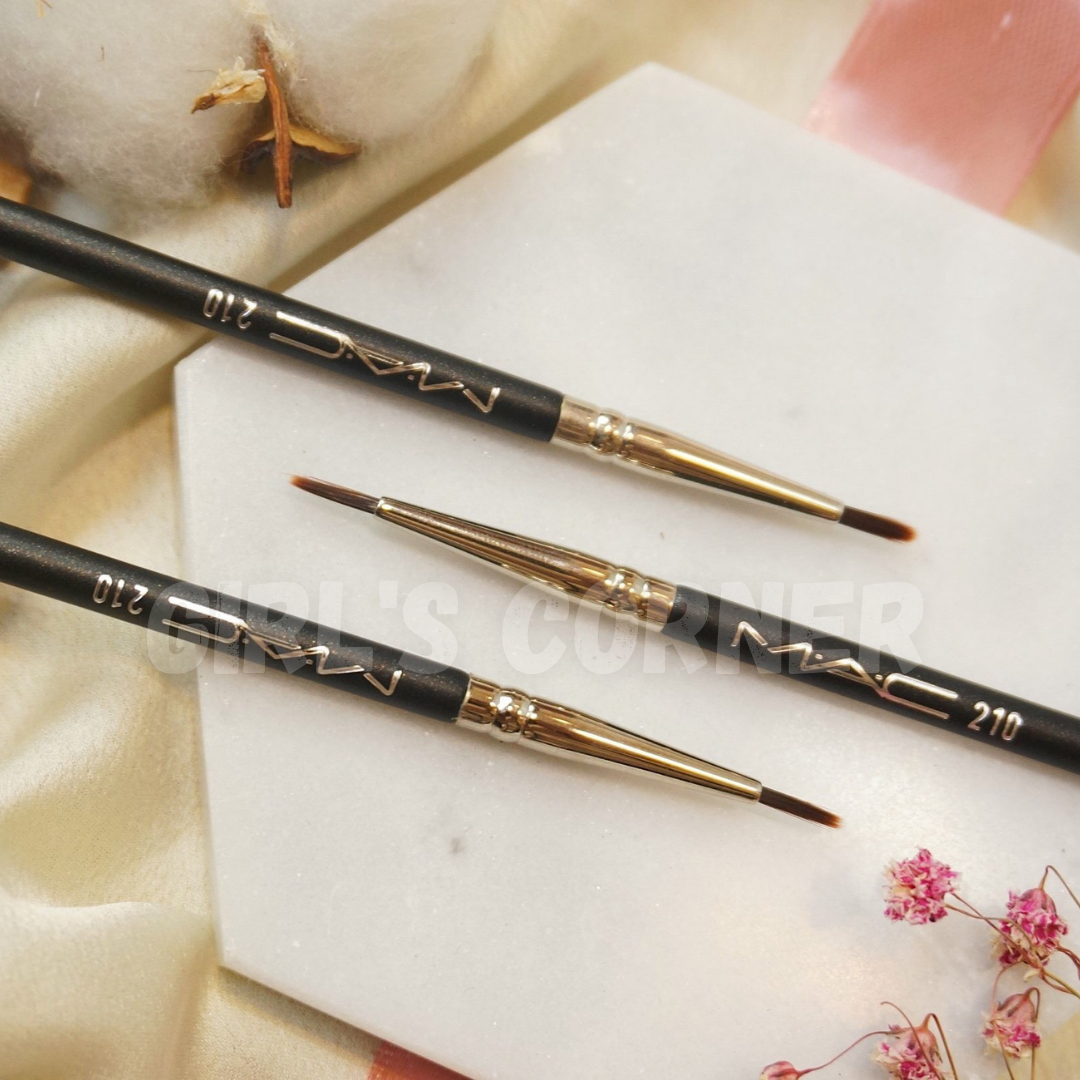 Cọ eyeliner m** 210