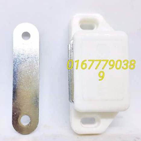 Hít cửa tủ