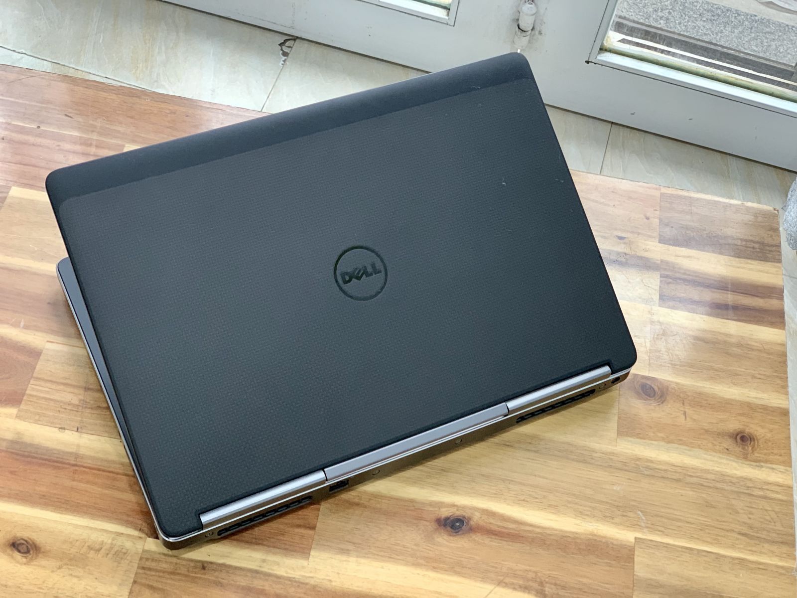 DELL PRECISION 7520 CORE I7 7820HQ RAM 16G SSD 512G 15.6INCH FHD VGA M2200