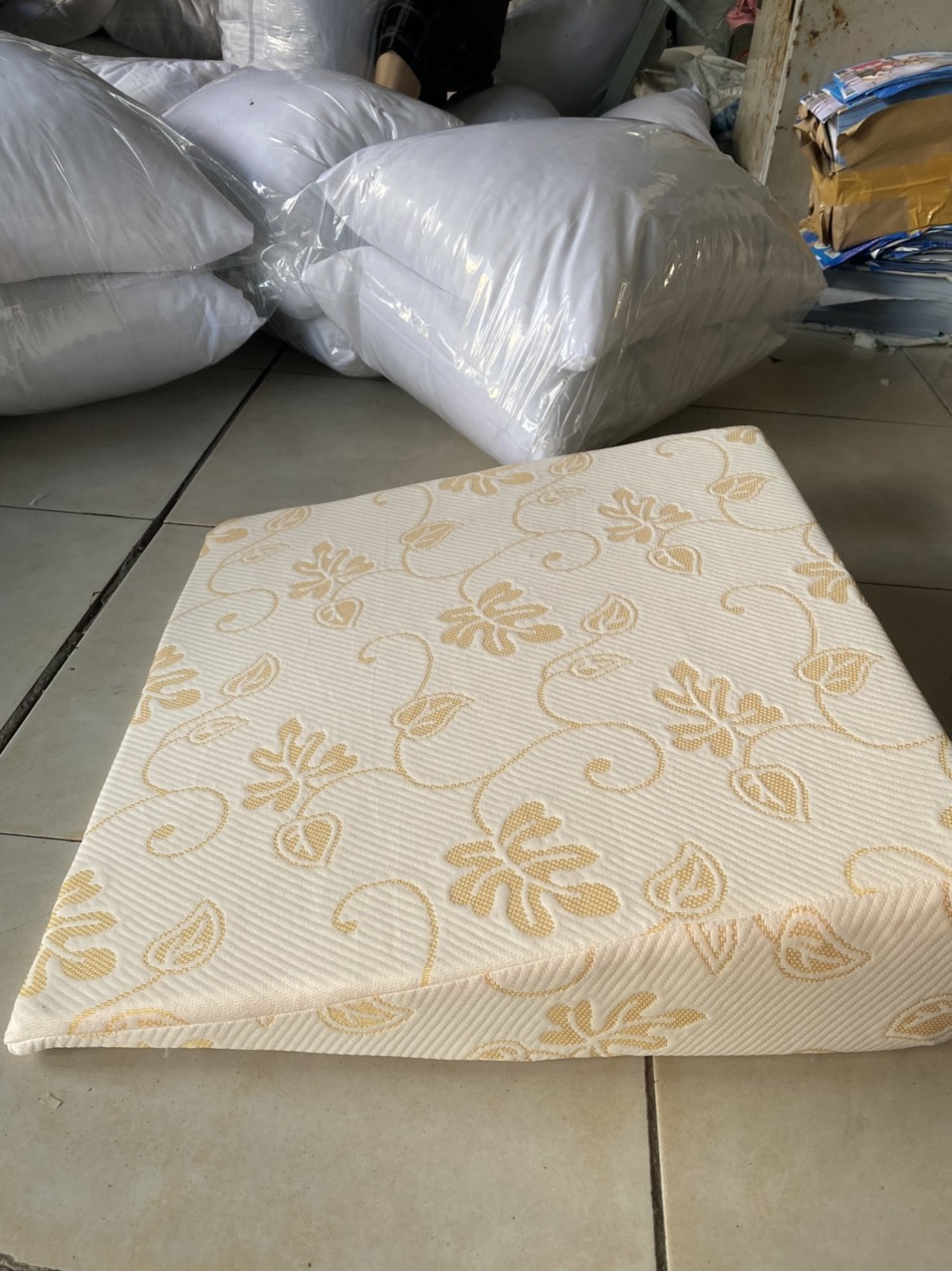 Gối Chống Trào Ngược Dạ Dày Zara Người Lớn giúp giảm trào ngược dạ dày, viêm họng mãn tính, nuốt vướng, nghẹn cổ, khó thở khi ngủ, ngáy ngủ
