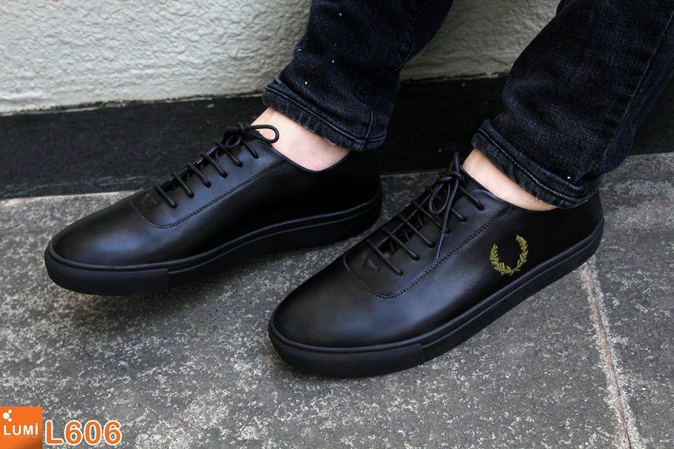 Giày da nam dáng thể thao thêu logo- Giày sneaker nam da bò thật 100%- Đế cao su non bền đẹp êm chân- Full đen- L606- Giày 3V