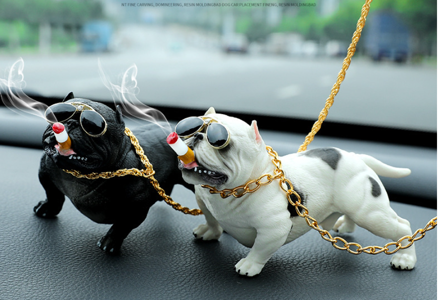 Chó bully trang trí ô tô