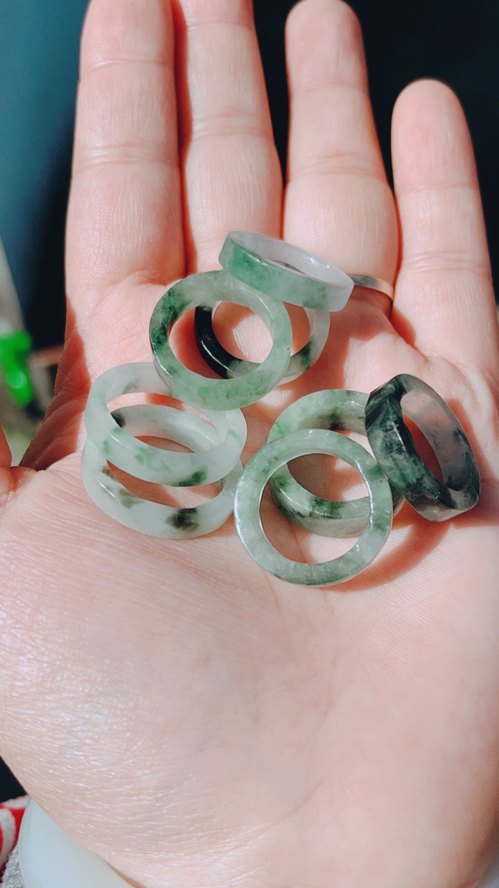 Nhẫn ngọc cẩm thạch thiên nhiên bản vuông nhiều size tay