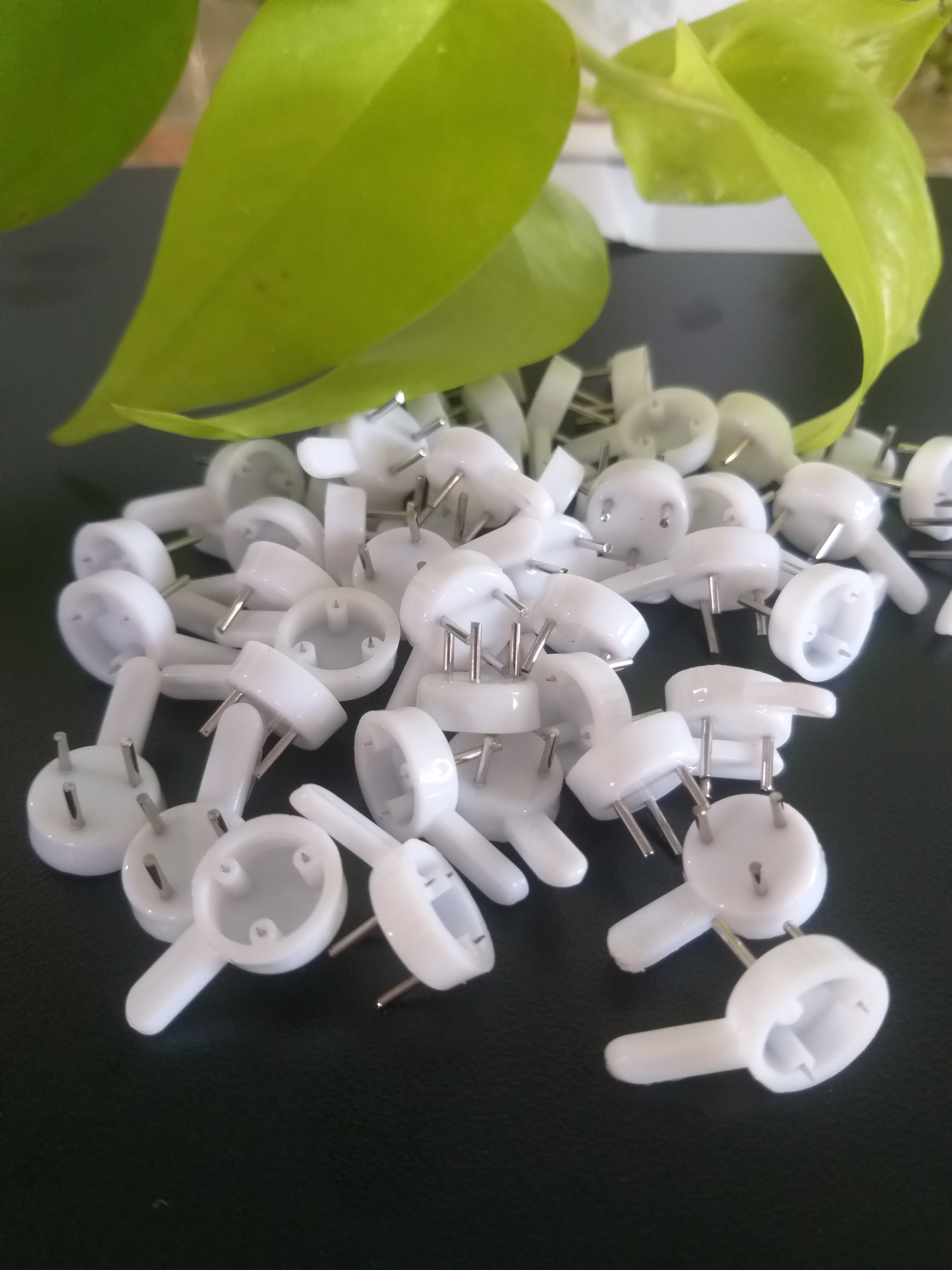 Giá Siêu Sốc, Combo 10 Đinh 3 Chân Treo Tranh Ảnh Không Cần Khoan Tường