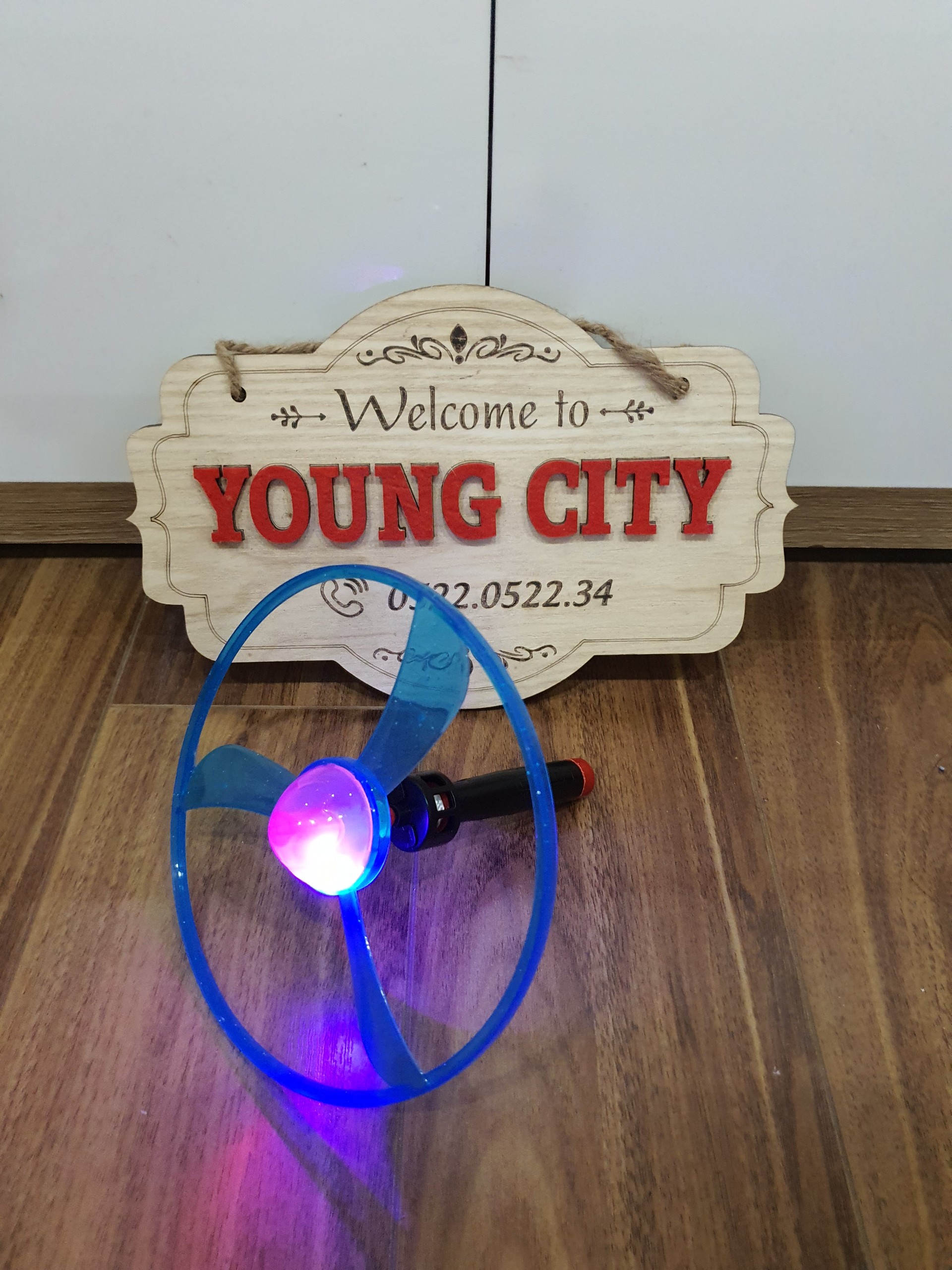 Chong chóng UFO đèn led giật dây
