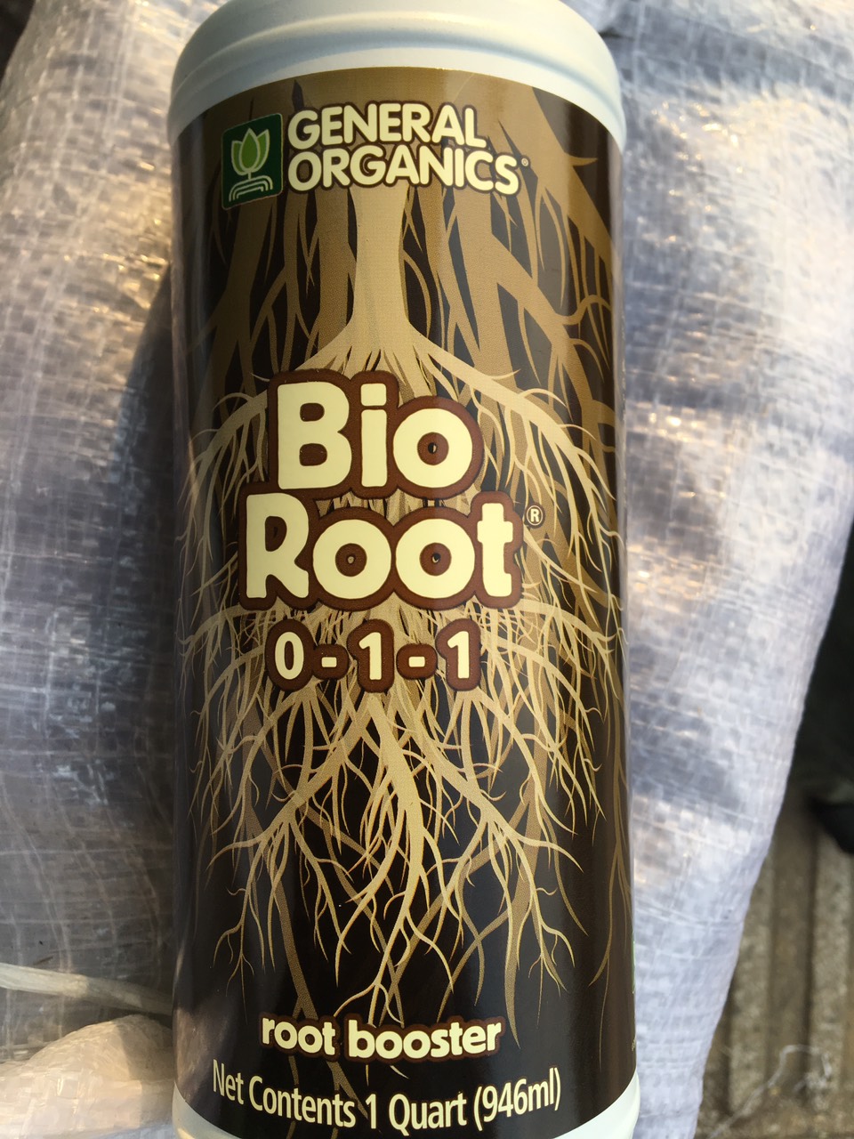 Kích Rễ General Organics Bio Root 0-1-1 với dung tích lớn lên đến 946ml sẽ giúp bạn dễ dàng nuôi dưỡng và chăm sóc cho các loại cây yêu thích. Sản phẩm giúp kích thích sự phát triển rễ mạnh mẽ, tăng khả năng hấp thụ dinh dưỡng và cải thiện sức khỏe của cây. Với thành phần hữu cơ và đảm bảo an toàn cho môi trường, Bio Root 0-1-1 là sản phẩm không thể thiếu trong quá trình chăm sóc cây của bạn.